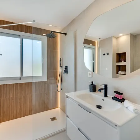 Newly Renovated Sunlit 3bdrm With Stunning Views Apartamento *
