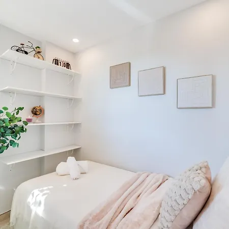 Newly Renovated Sunlit 3bdrm With Stunning Views Apartamento