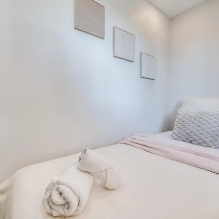 Newly Renovated Sunlit 3bdrm With Stunning Views Apartamento *